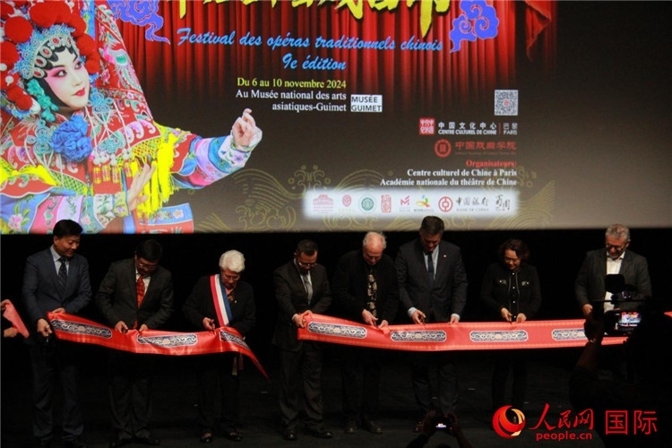 戲劇節(jié)開幕剪彩。人民網(wǎng)記者 尚凱元攝