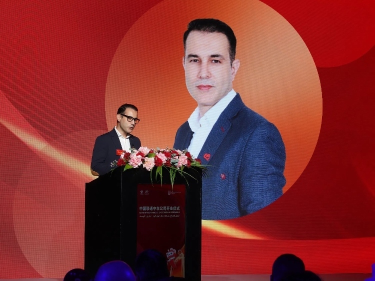 阿聯(lián)酋電信公司國際漫游與物聯(lián)網(wǎng)業(yè)務(wù)負(fù)責(zé)人賈瓦德·本塔賈爾致辭。中國聯(lián)通中東公司供圖