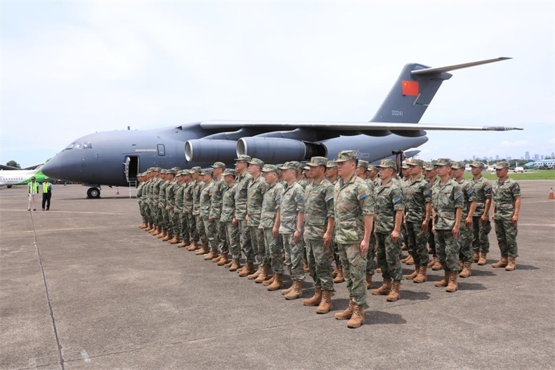 中方參演部隊(duì)搭乘運(yùn)—20運(yùn)輸機(jī)飛抵印尼國民軍空軍哈利姆機(jī)場。 龔勝祥攝