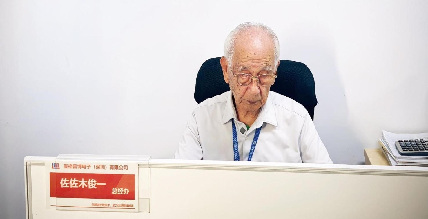 佐佐木俊一在工位上工作。（本刊記者 馮璐／攝）