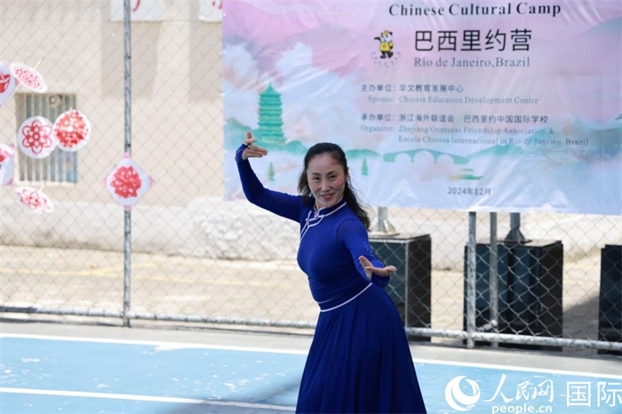 蒙古族舞蹈《熱土》表現(xiàn)出草原兒女的熱情與活力。人民網(wǎng)記者 陳海琪攝