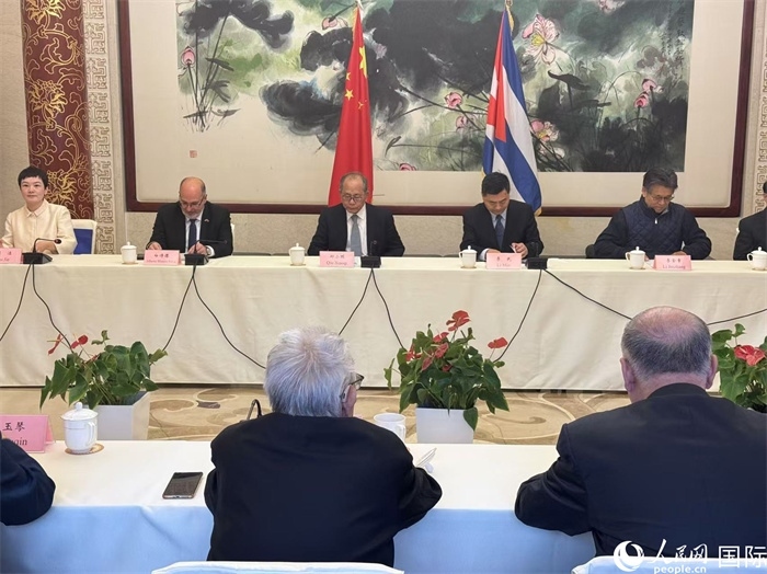 “紀念首批中國學生赴古巴留學暨中古開啟教育合作60周年座談會”在京舉辦。人民網(wǎng)記者 趙健攝