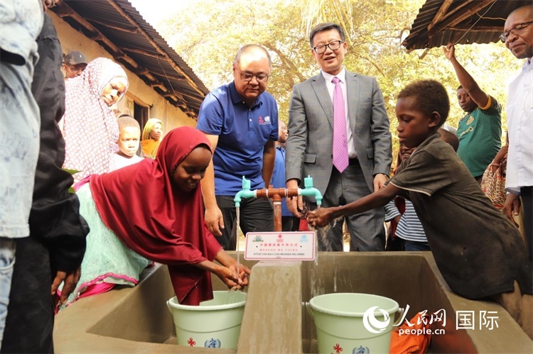 安全供水工程揭牌儀式現(xiàn)場。施亮攝