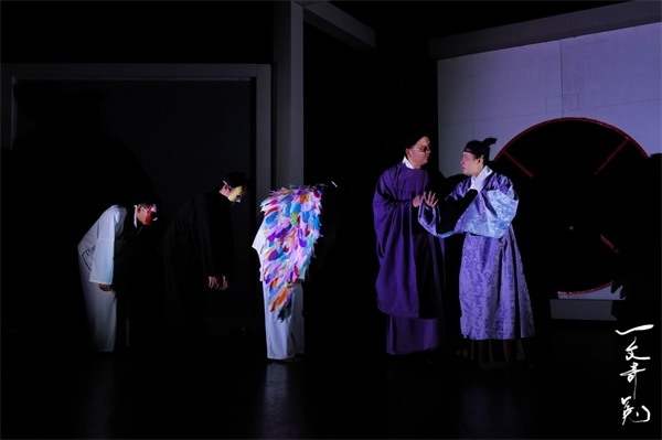 《一文奇冤》劇照。中國國家話劇院供圖