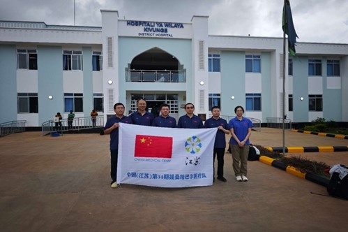 中國援桑給巴爾醫(yī)療隊在基文吉區(qū)醫(yī)院開展相關(guān)活動。中國援桑醫(yī)療隊供圖