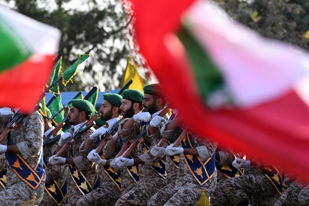 2024年9月21日，伊朗軍人在首都德黑蘭參加閱兵式。新華社記者沙達(dá)提攝