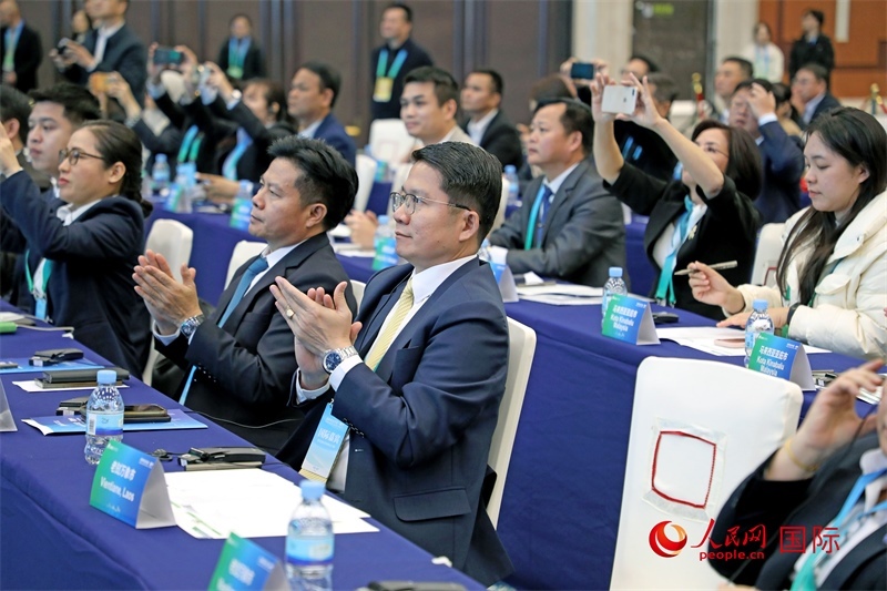 這是1月16日在南寧國際會展中心拍攝的“世界市長對話·南寧”活動現(xiàn)場。人民網(wǎng)記者 趙益普攝