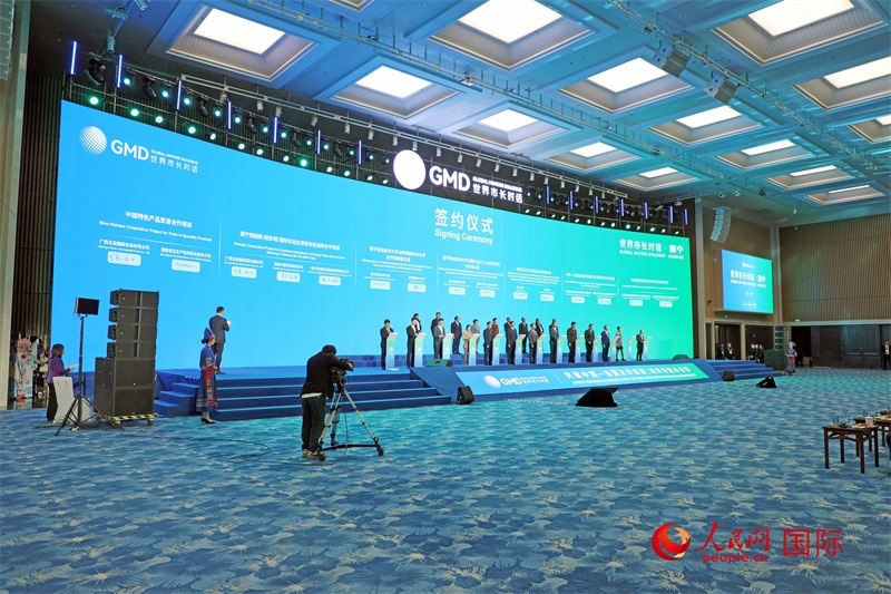 活動現(xiàn)場舉行的中國同東盟國家交流合作項目簽約。人民網(wǎng)記者趙益普攝