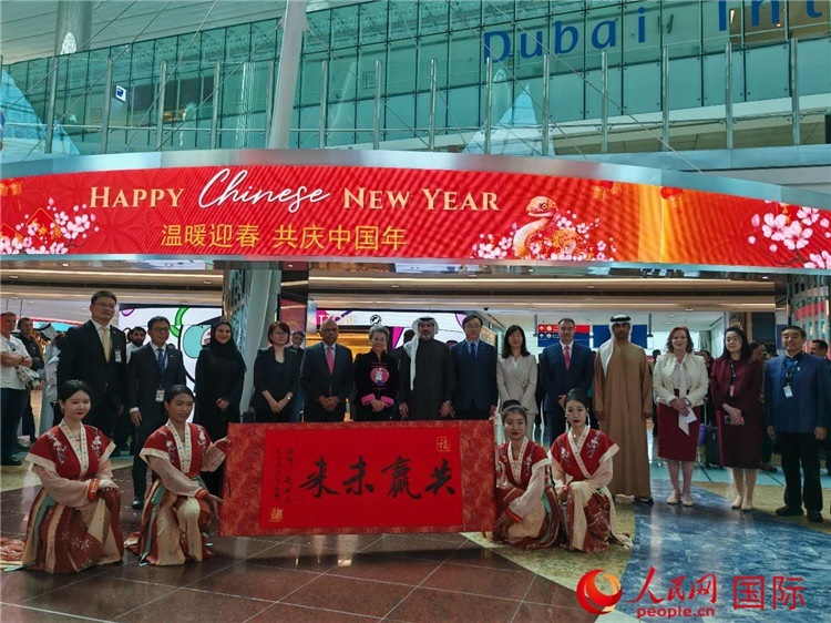1月22日，“溫暖迎春·共慶中國(guó)年”中國(guó)新年慶典活動(dòng)在迪拜國(guó)際機(jī)場(chǎng)舉行。人民網(wǎng)記者 張志文攝