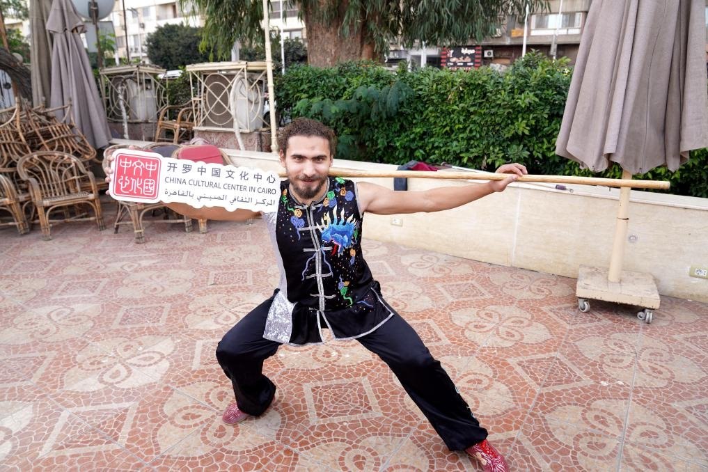 埃及民眾參與中國文化體驗活動。開羅中國文化中心供圖