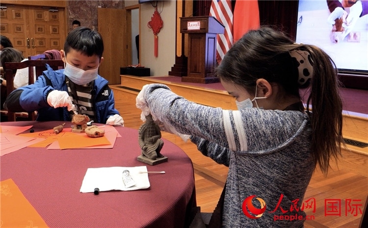 “我是文物修復(fù)師”活動(dòng)環(huán)節(jié)。李鑫江攝