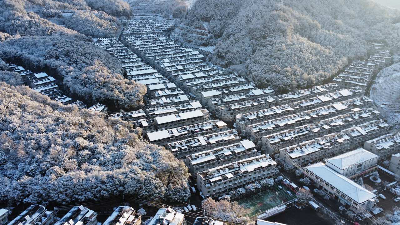 慶元縣濛洲街道同濟(jì)新村，雪后初霽。慶元縣融媒體中心 供圖