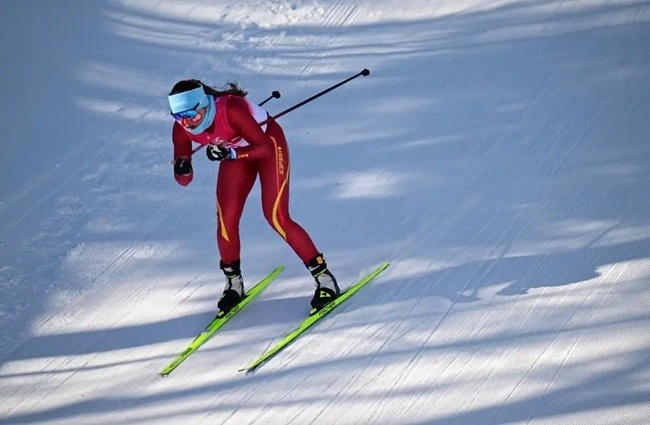 2月9日，中國(guó)隊(duì)選手巴亞尼·加林在比賽中。新華社記者 張龍攝