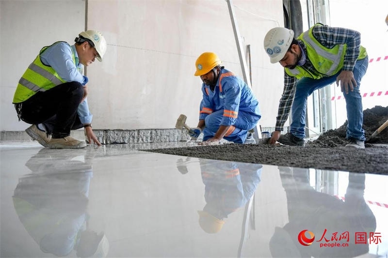 鋪地磚。人民網(wǎng)塔里克·易卜拉欣攝