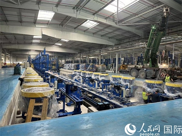 森麒麟輪胎在科技城的工廠車間。人民網(wǎng)記者 黃培昭攝