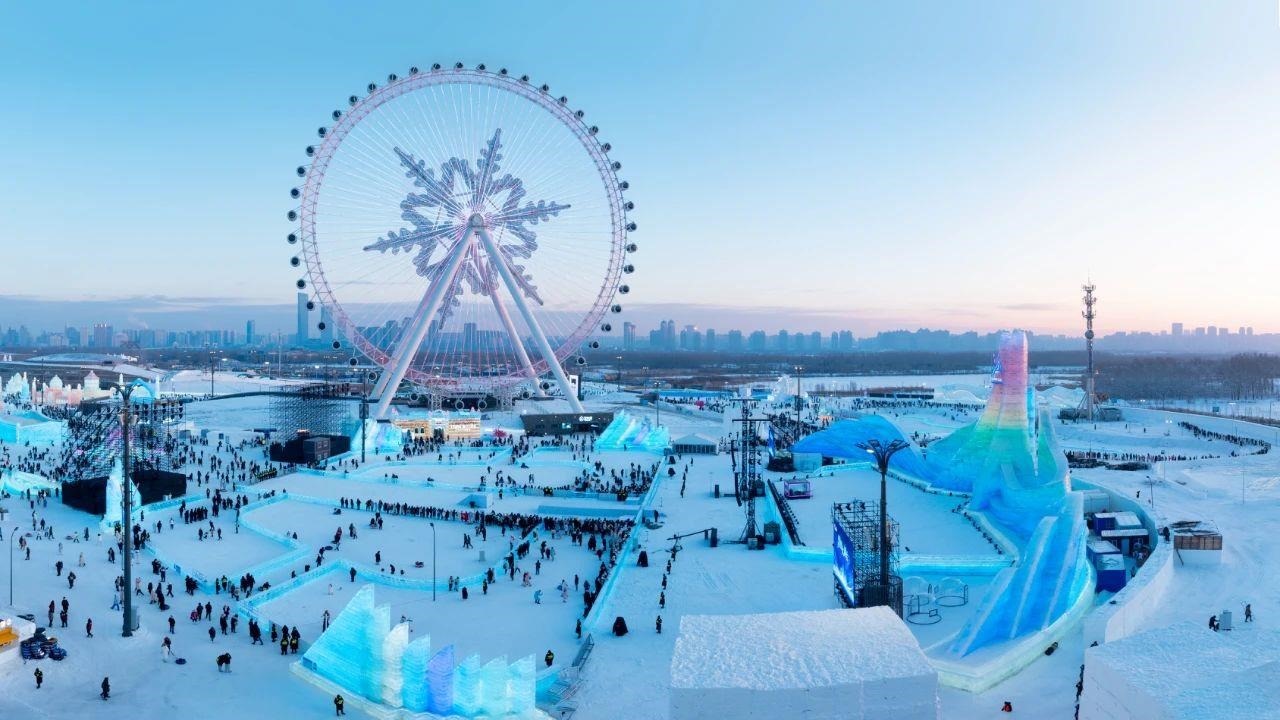 △哈爾濱冰雪大世界吸引游客前來打卡。