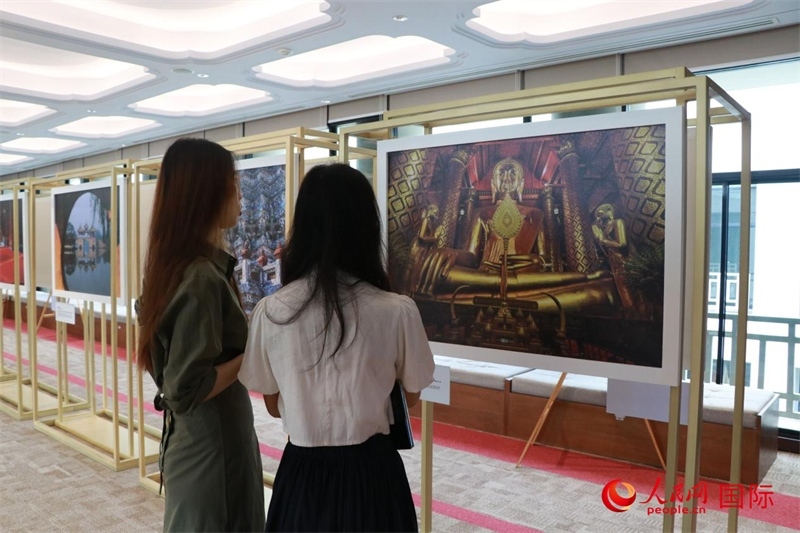 “遇見”攝影展現(xiàn)場。朱瀟逸攝