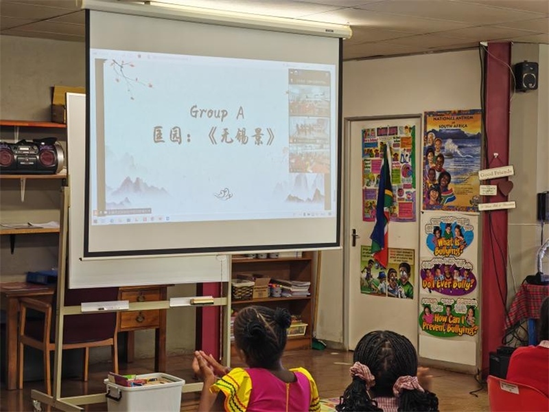 匡園學(xué)生介紹無(wú)錫景。