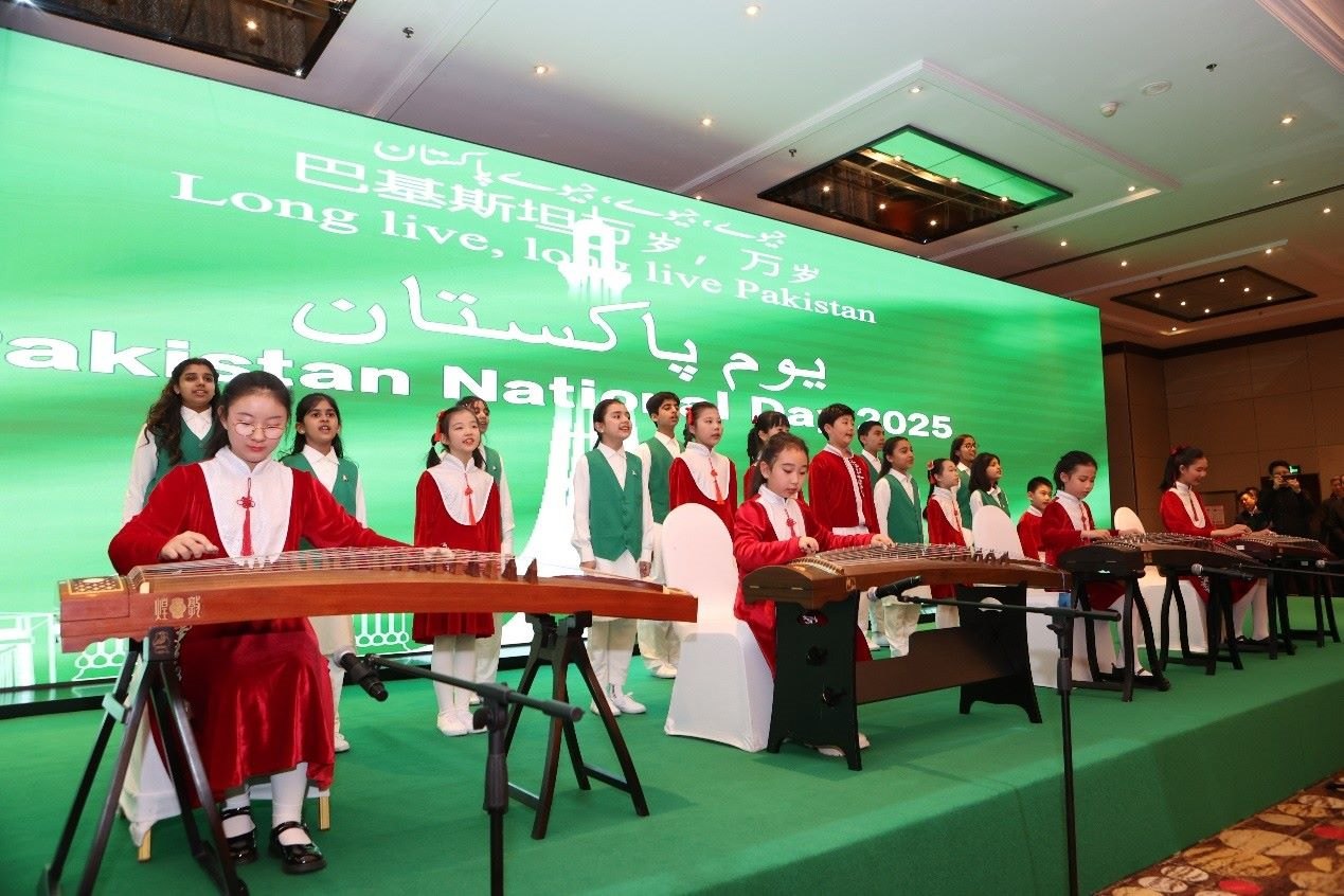 中巴兩國學(xué)生演出。巴基斯坦駐華大使館供圖