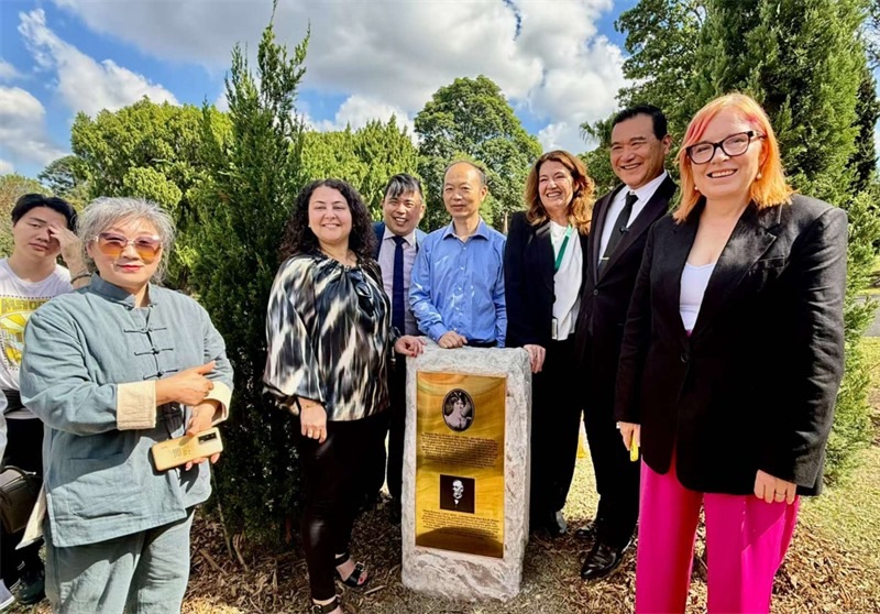 3.紀念碑揭幕。