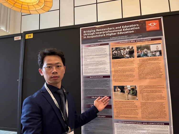 胡紫景醫(yī)生在國際針灸學(xué)術(shù)會議中。約翰內(nèi)斯堡大學(xué)供圖