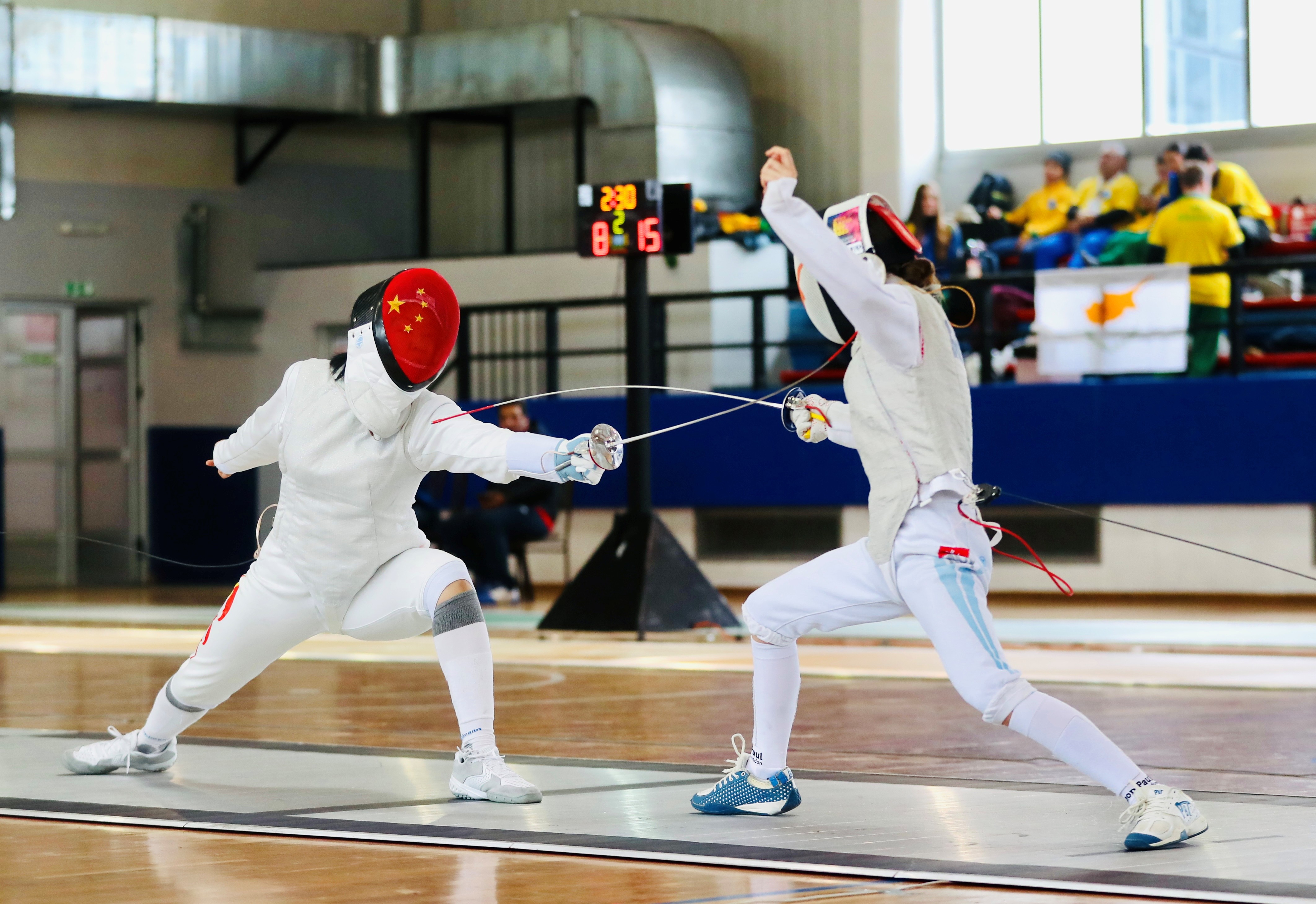 閔文珺（左）在比賽中。圖片來源：中國中學(xué)生體育代表團(tuán)