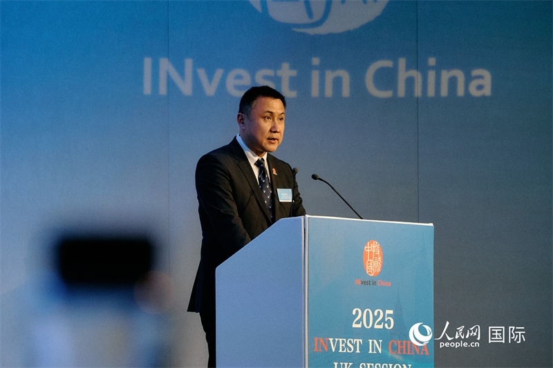 中國(guó)商務(wù)部外資司司長(zhǎng)朱冰發(fā)表致辭。楊浩鵬攝