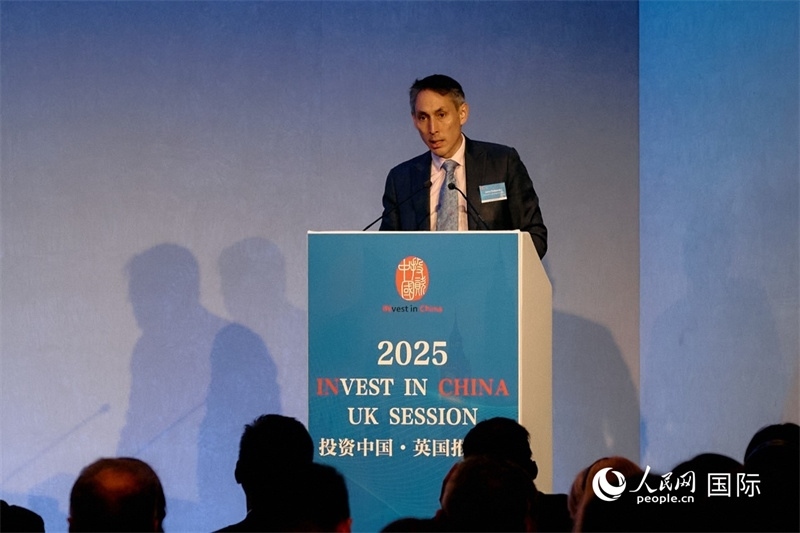 英國(guó)商業(yè)貿(mào)易部投資總監(jiān)吳僑文發(fā)表致辭。楊浩鵬攝