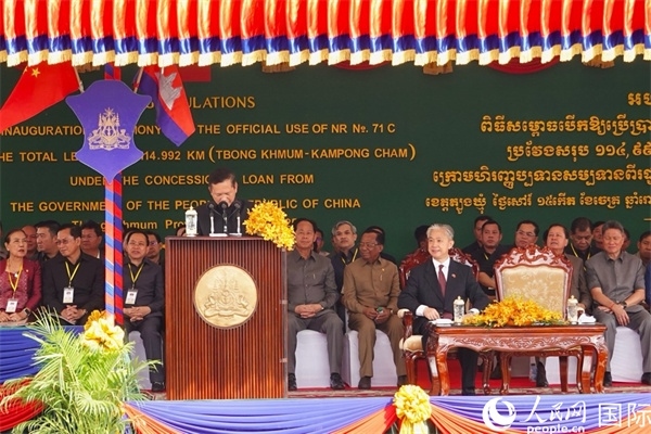 柬埔寨首相洪瑪奈在剪彩儀式上致辭。人民網(wǎng)記者 程是頡攝