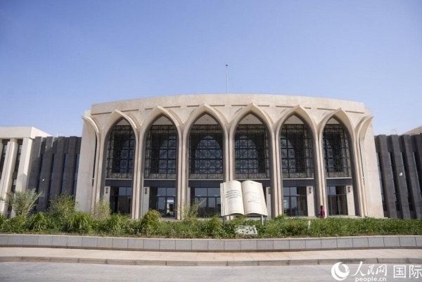 圖為吉布提國(guó)家圖書(shū)檔案館大樓外觀。人民網(wǎng) 塔里克·易卜拉欣攝