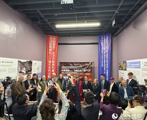 “中美友好——飛虎隊在廣西”圖片展開幕式現(xiàn)場。人民網(wǎng)記者 鄧圩攝