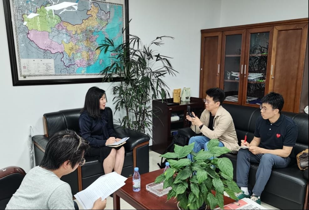 記者采訪企業(yè)跨境物流建設(shè)情況。人民網(wǎng) 孫啟凡攝