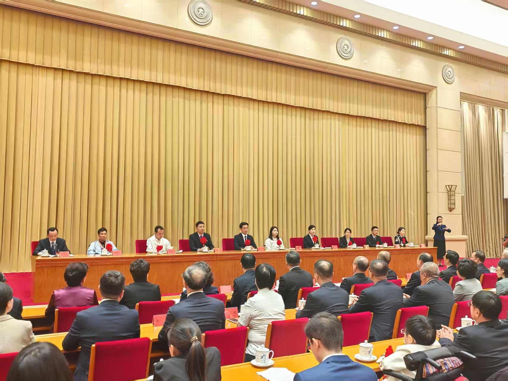 第七次全國自強(qiáng)模范暨助殘先進(jìn)事跡首場(chǎng)報(bào)告會(huì)現(xiàn)場(chǎng)。 人民網(wǎng)記者 王子鋒攝