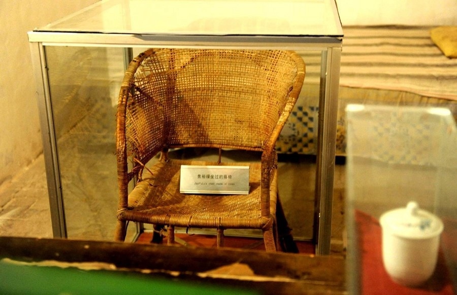 這是在河南省蘭考縣焦裕祿同志紀(jì)念館內(nèi)拍攝的焦裕祿曾用過(guò)的藤椅（2014年5月5日攝）。新華社記者 朱祥 攝