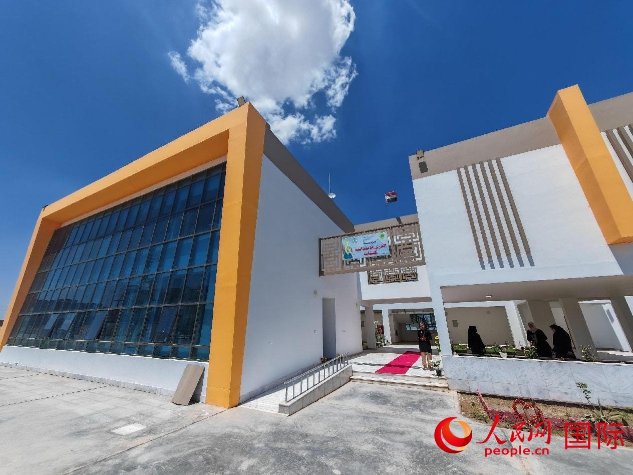 圖為阿爾·圖拉女子學(xué)校校園一景。人民網(wǎng)記者 管克江攝