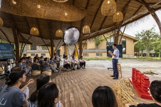 川美講堂。