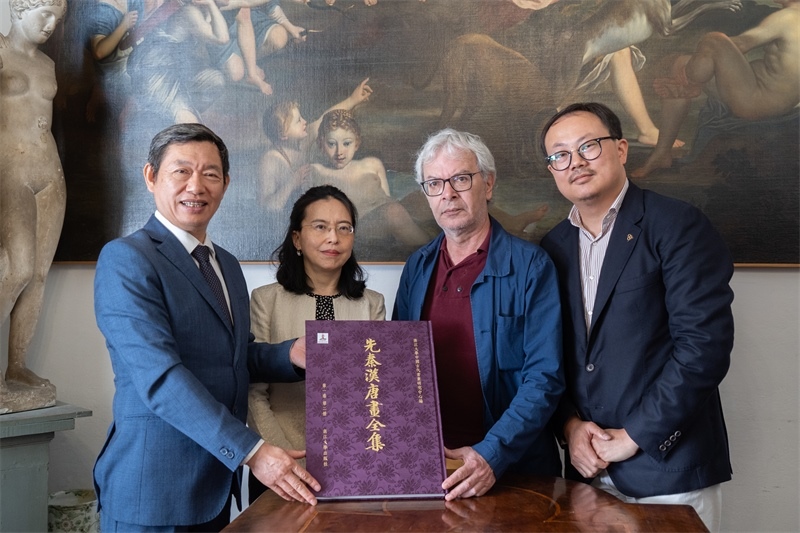 圖片說明：捐贈(zèng)儀式現(xiàn)場(chǎng)。 張錫琪攝