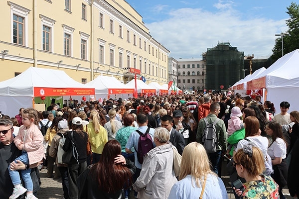 “茶和天下”·雅集活動現(xiàn)場。中國駐白俄羅斯大使館供圖