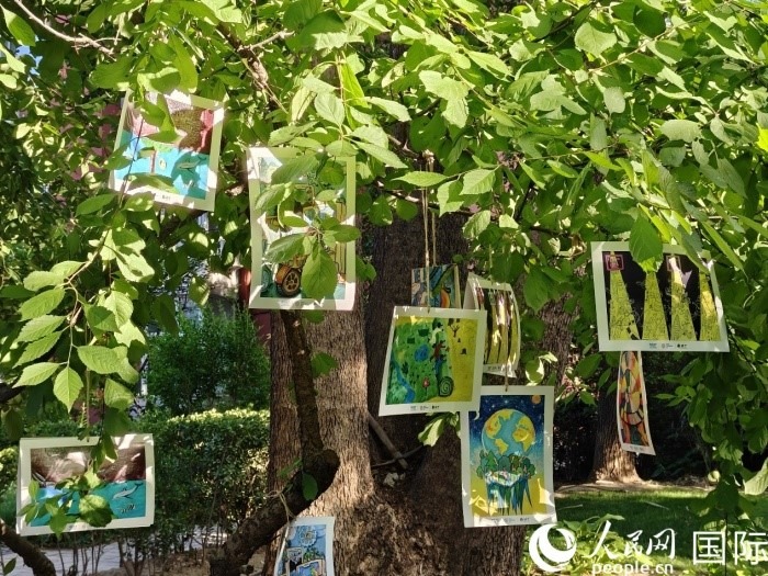 兒童環(huán)保繪畫展覽。人民網(wǎng)記者 李明攝